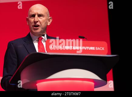 Rede von John Healey Shadow Secretary of State for Defence, am 2. Tag der Labour Conference 2023 (Shadow) auf der Labour Conference 2023.Liverpool UK. Quelle: GaryRobertsphotography/Alamy Live News Stockfoto