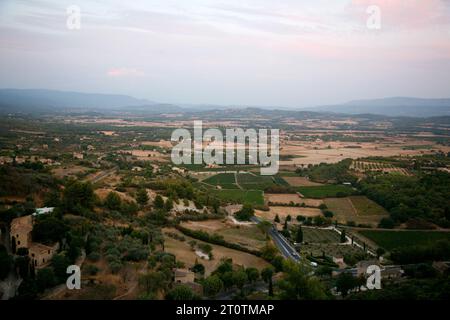 Landschaft im Bereich Luberon Hills, Vaucluse, Provence, Frankreich. Stockfoto