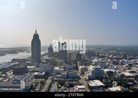 Aus der Vogelperspektive auf die Skyline von Mobile in der Innenstadt von Alabama Stockfoto