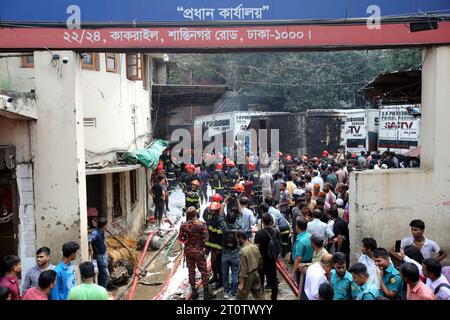 9. Oktober 2023, Dhaka, 1205, Bangladesch: Am 9. Oktober 2023 brach ein Feuer im Lagerhaus von SA Paribahan in Dhaka's Kakrail aus. 10 Einheiten der Feuerwehr und des Zivilschutzes arbeiteten in Flammen, ein Großteil dieses Raumes wurde aufgrund der Intensität zu Asche reduziert. (Kreditbild: © Habibur Rahman/ZUMA Press Wire) NUR REDAKTIONELLE VERWENDUNG! Nicht für kommerzielle ZWECKE! Stockfoto