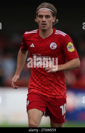 Ronan Darcy von Crawley Town während des Spiels der EFL League 2 zwischen Crawley Town und Wrexham im Broadfield Stadium in Crawley. Oktober 2023 Stockfoto