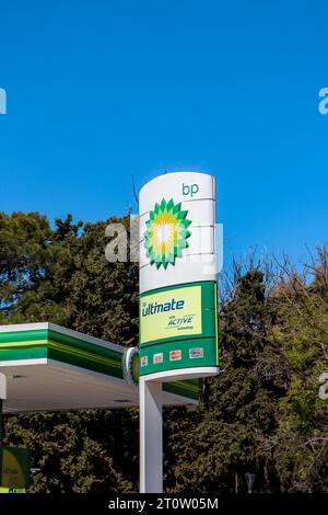 BP p.l.c. (British Petroleum Company p.l.c), ein britisches multinationales Öl- und Gasunternehmen, das an der Tankstelle in Rhodos City steht Stockfoto