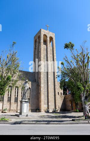 Eine Säule in der Heiligen Katholischen Kathedrale des Heiligen Franziskus von Assisi, einer römisch-katholischen Kirche Stockfoto