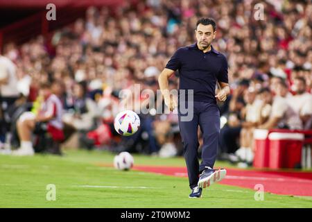 Xavi Hernandez, Cheftrainer des FC Barcelona während des Fußballspiels der spanischen Meisterschaft La Liga zwischen Granada CF und FC Barcelona am 8. Oktober 2023 im Los Carmenes Stadion in Granada, Spanien Stockfoto