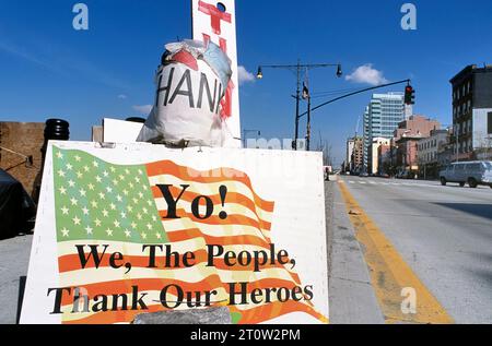 NEW YORK, USA-15. SEPTEMBER 2002: Hero Highway and Point Danke After 9/11, um den Helden während der Terroranschläge 9/11 zu danken Stockfoto