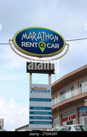 Marathon Rent a Car Business Office Schild informiert Touristen über die Lage des Geschäfts Stockfoto