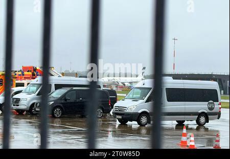 Hamburg, Deutschland. Oktober 2023. Ein Flugzeug der Iran Air (Heck) steht am Flughafen Hamburg. Aufgrund der Drohung eines Angriffs auf ein iranisches Flugzeug aus Teheran wurde der Flugbetrieb am Flughafen Hamburg komplett eingestellt. Quelle: Steven Hutchings/TNN/dpa/Alamy Live News Stockfoto