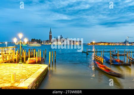 Venedig Abend künstlerische Langzeitbelichtung in Italien die große Kanal Straße und Wasser am Abend Stockfoto