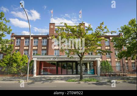 Bundesanstalt für Materialforschung und -Prüfung BAM, unter den Eichen, Lichterfelde, Steglitz-Zehlendorf, Berlin, Deutschland *** Bundesanstalt für Materialforschung und -Prüfung BAM, unter den Eichen, Lichterfelde, Steglitz Zehlendorf, Berlin, Deutschland Credit: Imago/Alamy Live News Stockfoto