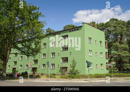 Wohnhaus, Waldsiedlung Zehlendorf, Argentinische Allee, Schlachtensee, Steglitz-Zehlendorf, Berlin, Deutschland *** Wohnhaus, Waldsiedlung Zehlendorf, Argentinische Allee, Schlachtensee, Steglitz Zehlendorf, Berlin, Deutschland Credit: Imago/Alamy Live News Stockfoto