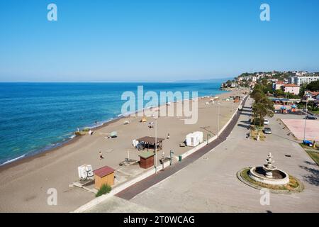 September 2023 - Akcakoca, Türkei: Küste, Strand und Meer in der Provinz Duzce, Turkiye. Stockfoto