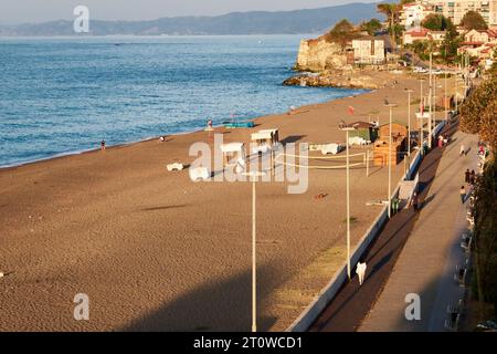 September 2023 - Akcakoca, Türkei: Küste, Strand und Meer in der Provinz Duzce, Turkiye. Stockfoto