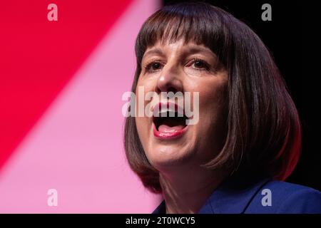 Rachel Reeves (Schattenkanzlerin der Finanzverwaltung) hielt ihre Rede am 2. Tag der Labour Conference 2023. Liverpool UK. Quelle: GaryRobertsphotography/Alamy Live News Stockfoto