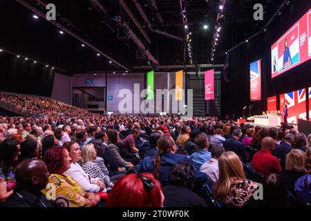 London, Großbritannien. 9. Oktober 2023. Das Publikum sieht Rachel Reeves' Rede während der Labour Party-Konferenz in Liverpool. Das Foto sollte lauten: Matt Crossick/Empics/Alamy Live News Stockfoto