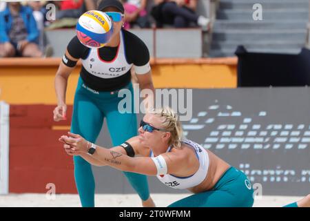 Tlaxcala, Mexiko. Oktober 2023. 8. Oktober 2023, Tlaxcala, Mexiko: Marií-Sárou Štochlová (2) aus Tschechien tritt beim Spiel der Frauen Tschechien gegen Marokko bei der Beachvolleyball-Weltmeisterschaft gegen Marokko an. Am 8. Oktober 2023 in Tlaxcala, Mexiko. (Foto: Essene Hernandez/Eyepix Group/SIPA USA) Credit: SIPA USA/Alamy Live News Stockfoto