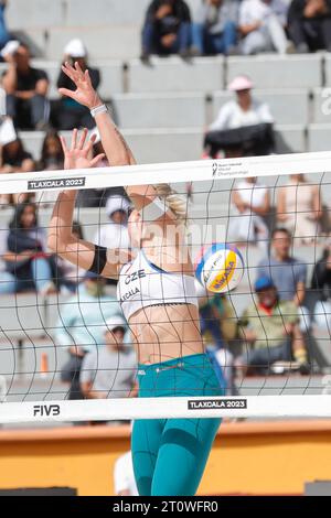 Tlaxcala, Mexiko. Oktober 2023. 8. Oktober 2023, Tlaxcala, Mexiko: Marií-Sárou Štochlová (2) aus Tschechien tritt beim Spiel der Frauen Tschechien gegen Marokko bei der Beachvolleyball-Weltmeisterschaft gegen Marokko an. Am 8. Oktober 2023 in Tlaxcala, Mexiko. (Foto: Essene Hernandez/Eyepix Group/SIPA USA) Credit: SIPA USA/Alamy Live News Stockfoto