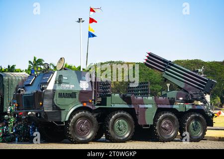 Indonesische Armee-Kampffahrzeugparade in Jakarta. Stockfoto