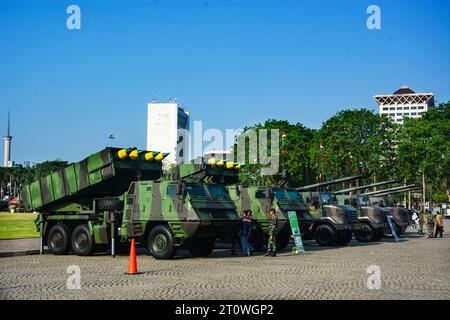 Indonesische Armee-Kampffahrzeugparade in Jakarta. Stockfoto