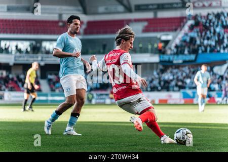 Kalmar, Schweden. Oktober 2023. Johan Karlsson (13) von Kalmar FF wurde während des Allsvenskan-Spiels zwischen Kalmar FF und Malmo FF in der Guldfaageln Arena in Kalmar gesehen. (Foto: Gonzales Photo - Joe Miller). Stockfoto