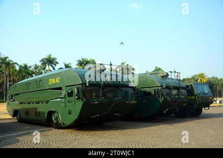 Indonesische Armee-Kampffahrzeugparade in Jakarta. Stockfoto