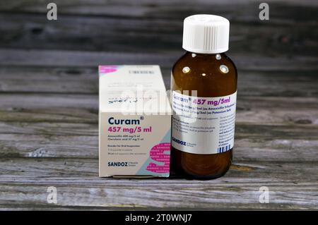 Kairo, Ägypten, 1. Oktober 2023: Curam 457 mg pro 5 ml (Amoxycillin 400 mg und Kaliumclavulanat 57 mg pro 5 ml), Kamm. Des Breitspektrum-Antibiotikums Stockfoto