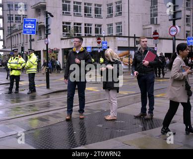 Die Konferenz der Konservativen Partei in Manchester fand ab dem 1. Oktober 2023 im Manchester Central Convention Complex statt, mehrere Ringe aus Stahl mit vielen Hunderten von Polizeibeamten, Antiterrormaßnahmen sichtbar, konservative Partei,Konferenz,Protest,Konferenz,Konservative Partei,Konservative,Konservative,Tory,Tories,nationale Demonstration,Demonstranten,Konferenz,Politik,Demonstration,Tory Party,Credit: Terry Waller, Stockfoto