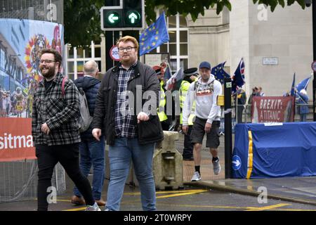 Die Konferenz der Konservativen Partei in Manchester fand ab dem 1. Oktober 2023 im Manchester Central Convention Complex statt, mehrere Ringe aus Stahl mit vielen Hunderten von Polizeibeamten, Antiterrormaßnahmen sichtbar, konservative Partei,Konferenz,Protest,Konferenz,Konservative Partei,Konservative,Konservative,Tory,Tories,nationale Demonstration,Demonstranten,Konferenz,Politik,Demonstration,Tory Party,Credit: Terry Waller, Stockfoto