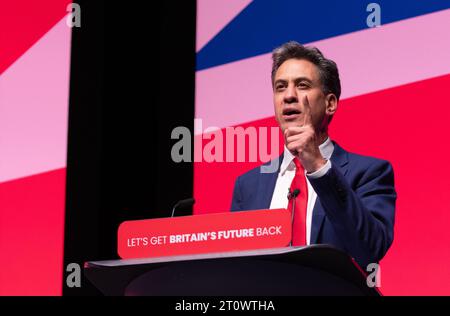 Liverpool, Großbritannien. Oktober 2023. Ed Miliband Shadow Secretary of State für Energiesicherheit und Net Zero Rede am 2. Tag der Arbeitskonferenz. 2023.Liverpool Vereinigtes Königreich. Quelle: GaryRobertsphotography/Alamy Live News Stockfoto