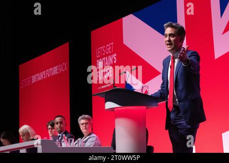 Liverpool, Großbritannien. Oktober 2023. Ed Miliband Shadow Secretary of State für Energiesicherheit und Net Zero Rede am 2. Tag der Arbeitskonferenz. 2023.Liverpool Vereinigtes Königreich. Quelle: GaryRobertsphotography/Alamy Live News Stockfoto