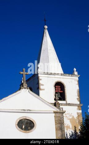 Der Turm der Kirche Igreja de Santa Maria Obidos Portugal Estremadura Stockfoto