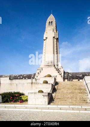 Das Douaumont Ossuary nahe dem Verdun-Schlachtfeld Stockfoto