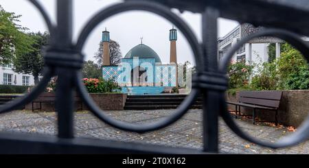 Hamburg, Deutschland. Oktober 2023. Blick auf die Blaue Moschee an der Außenalster. Nach dem Angriff der Hamas auf Israel fordert die Hamburger CDU die Schließung des Islamischen Zentrums Hamburg (IZH), das die Moschee betreibt. Quelle: Markus Scholz/dpa/Alamy Live News Stockfoto