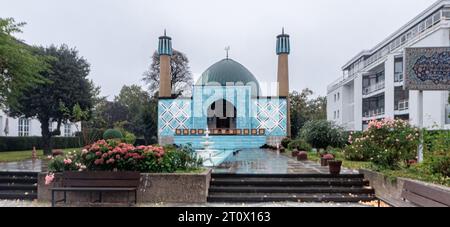 Hamburg, Deutschland. Oktober 2023. Blick auf die Blaue Moschee an der Außenalster. Nach dem Angriff der Hamas auf Israel fordert die Hamburger CDU die Schließung des Islamischen Zentrums Hamburg (IZH), das die Moschee betreibt. Quelle: Markus Scholz/dpa/Alamy Live News Stockfoto