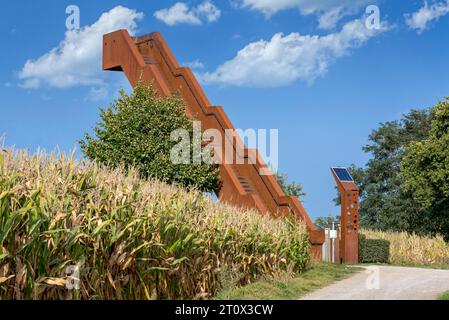 Vlooyberg-Turm / Vlooybergtoren / Treppe zum Himmel, Corten-Stahltreppe und Aussichtsturm in der Nähe von Tielt-Winge, Flämisch-Brabant, Flandern, Belgien Stockfoto