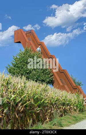 Vlooyberg-Turm / Vlooybergtoren / Treppe zum Himmel, Corten-Stahltreppe und Aussichtsturm in der Nähe von Tielt-Winge, Flämisch-Brabant, Flandern, Belgien Stockfoto