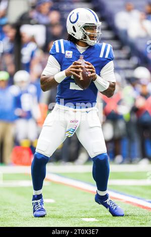 Indianapolis, Indiana, USA. Oktober 2023. Der Indianapolis Colts Quarterback Anthony Richardson (5) gibt den Ball während der NFL-Action gegen die Tennessee Titans in Indianapolis (Indiana). Indianapolis besiegte Tennessee mit 23:16. John Mersits/CSM/Alamy Live News Stockfoto