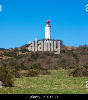 Denkmalgeschützter Leuchtturm oder Leuchtturm Dornbusch am Schluckswiek oder Schluckwieksberg, Hochland im Norden der Ostseeinsel Hiddensee, früh Stockfoto