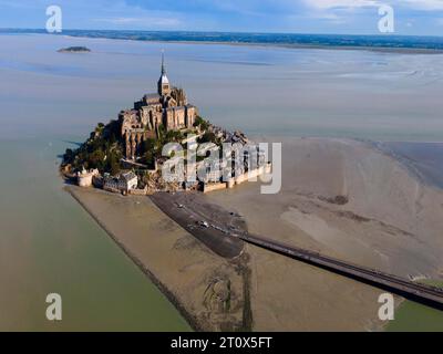 Aus der Vogelperspektive, Klosterinsel, Kloster Mont-Saint-Michel, Le Mont-Saint-Michel, Mont Saint Michel, UNESCO-Weltkulturerbe, Normandie, Frankreich Stockfoto