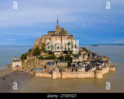 Aus der Vogelperspektive, Klosterinsel, Kloster Mont-Saint-Michel, Le Mont-Saint-Michel, Mont Saint Michel, UNESCO-Weltkulturerbe, Normandie, Frankreich Stockfoto