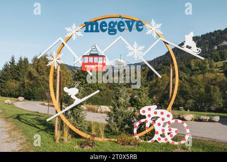 Megève, Stadt in Haute-Savoie, Region Auvergne-Rhône-Alpes im Südosten Frankreichs. Skigebiet in der Nähe des Mont Blanc in den französischen Alpen. Stockfoto