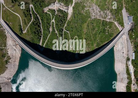 Luftaufnahme der Staumauer am Lago di Lei im Lei-Tal im Grenzgebiet Italien, Schweiz Stockfoto