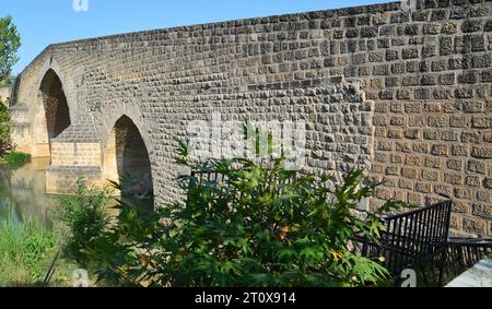 Haburman Bridge in Cermik, Diyarbakir, Türkei. Stockfoto