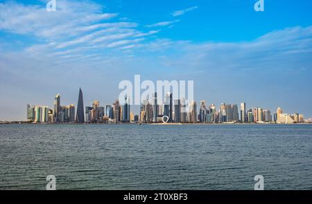 Skyline der West Bay - Al Dafna aus Sicht des Mina District, Doha, Katar Stockfoto