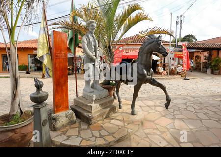 Prados, Minas Gerais, Brasilien - 08. Oktober 2023: Statue zu Ehren von Vitoriano Veloso im Stadtteil Bichinho, im Inneren von Minas Ger Stockfoto