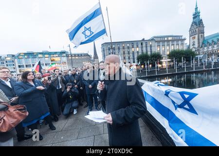Hamburg, Deutschland. Oktober 2023. Hamburgs Bürgermeister Peter Tschentscher (SPD) spricht Seite an Seite auf einer Solidaritätskundgebung für Israel. Quelle: Markus Scholz/dpa/Alamy Live News Stockfoto