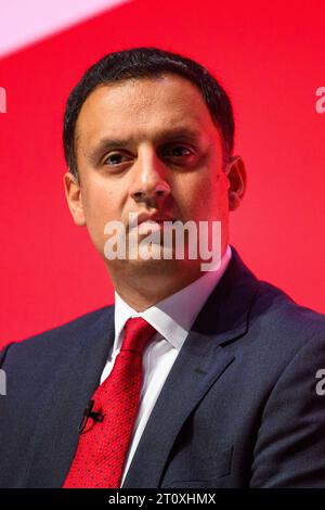 London, Großbritannien. 9. Oktober 2023. Der schottische Labour-Führer Anas Sarwar spricht während der Labour Party-Konferenz in Liverpool. Das Foto sollte lauten: Matt Crossick/Empics/Alamy Live News Stockfoto