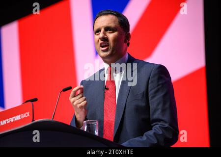 London, Großbritannien. 9. Oktober 2023. Der schottische Labour-Führer Anas Sarwar spricht während der Labour Party-Konferenz in Liverpool. Das Foto sollte lauten: Matt Crossick/Empics/Alamy Live News Stockfoto