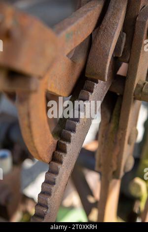 Ein antik rostiges Zahnrad aus Metall Stockfoto