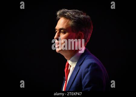 London, Großbritannien. 9. Oktober 2023. Ed Miliband Abgeordnete spricht während der Labour Party Konferenz in Liverpool. Das Foto sollte lauten: Matt Crossick/Empics/Alamy Live News Stockfoto