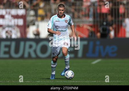 Monza, Italien. Oktober 2023. Lorenzo Pirola von Salernitana während des Spiels der Serie A im Stadio Brianteo, Monza. Der Bildnachweis sollte lauten: Jonathan Moscrop/Sportimage Credit: Sportimage Ltd/Alamy Live News Stockfoto